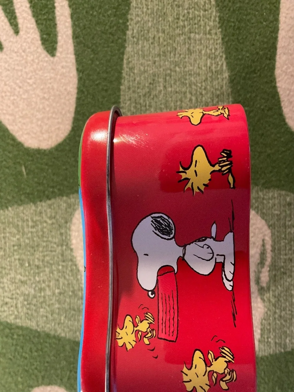 Vintage Peanuts Snoopy and Woodstock Bone shaped collectors tin 1999